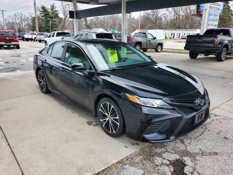 2019 Toyota Camry SE's photo