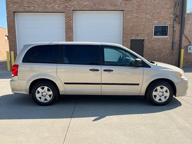 2013 Dodge Grand Caravan for sale at Titan Motors in Elk Grove Village, IL