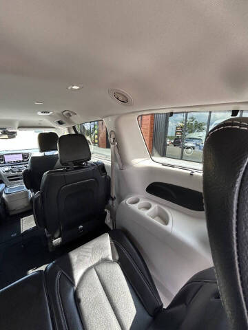 2022 Chrysler Pacifica Touring L