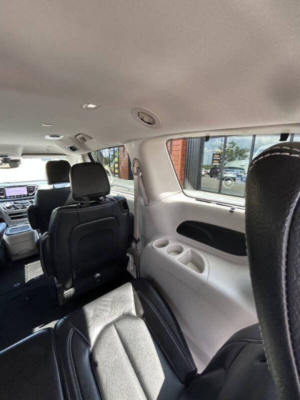 2022 Chrysler Pacifica Touring L