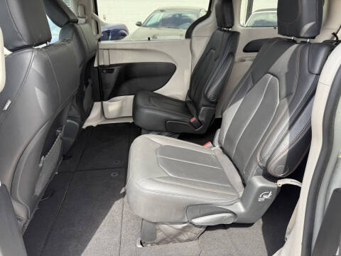 2017 Chrysler Pacifica Touring-L