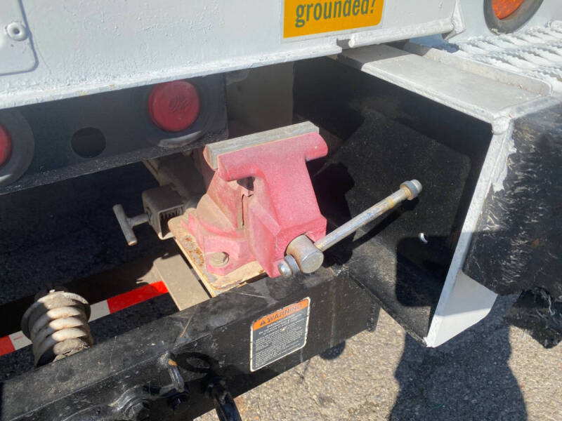 2009 Freightliner M2 106