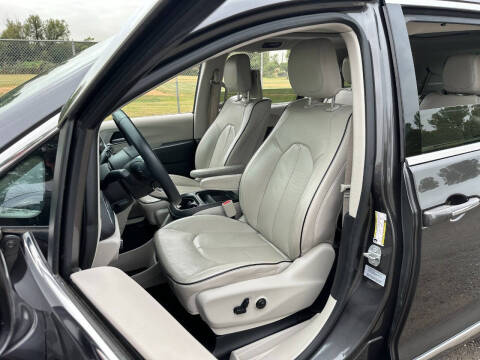 2017 Chrysler Pacifica Hybrid Platinum