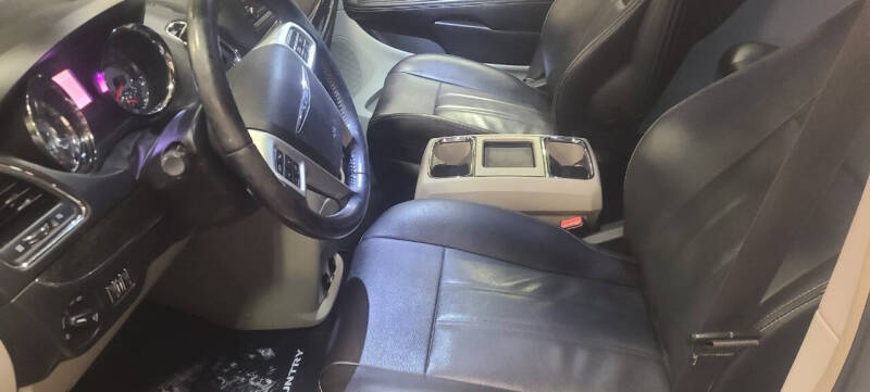 2014 Chrysler Town and Country Touring