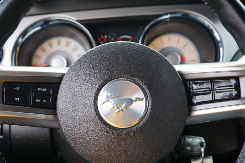 2012 Ford Mustang V6