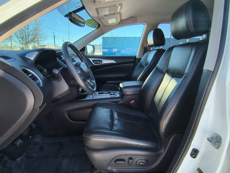 2017 Nissan Pathfinder SL