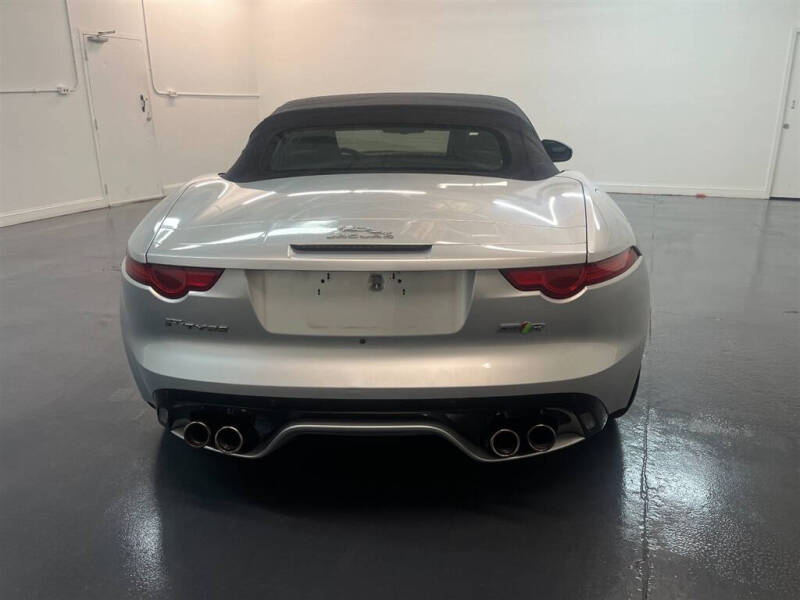 2017 Jaguar F-TYPE R