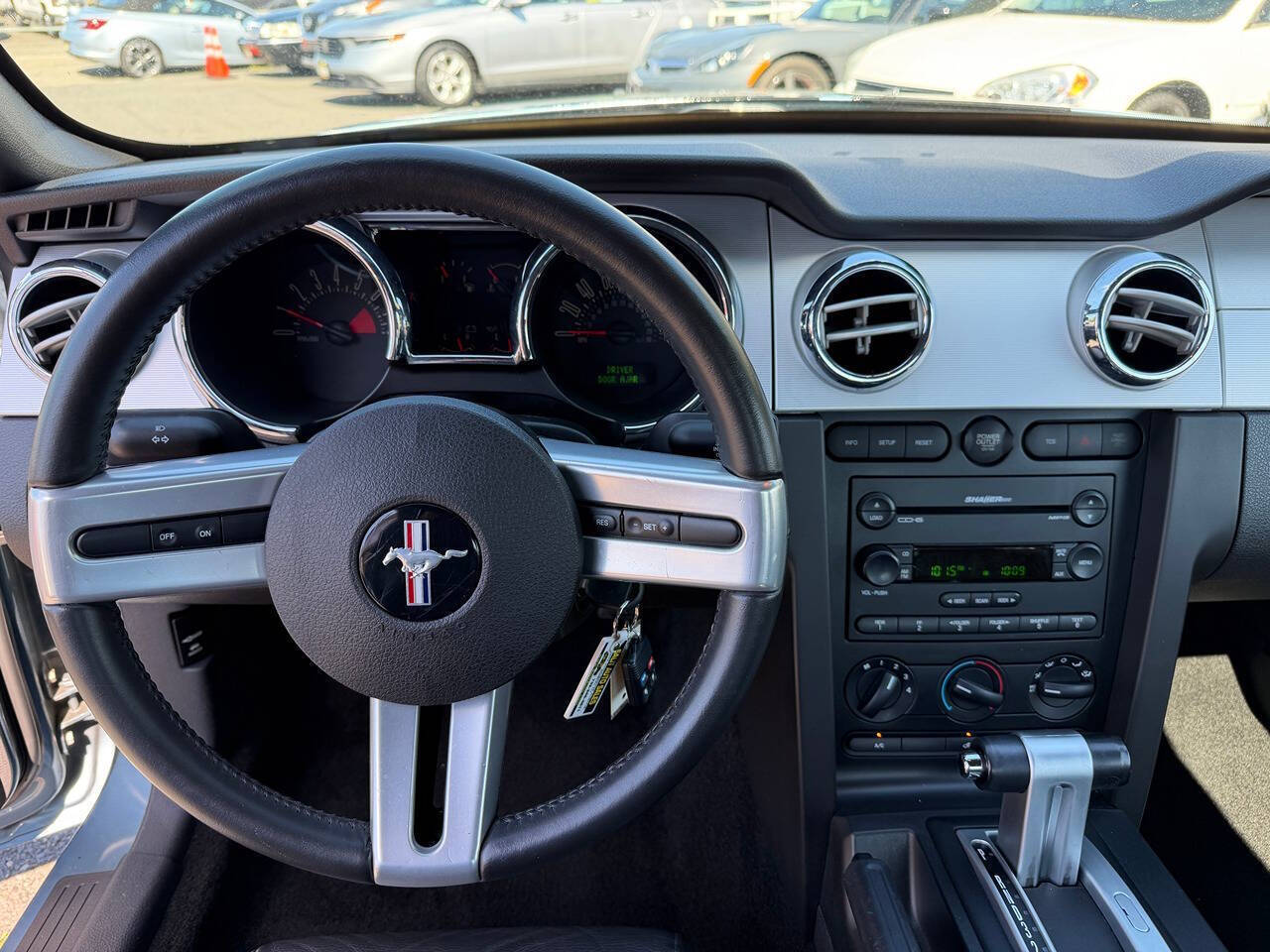2005 Ford Mustang 12