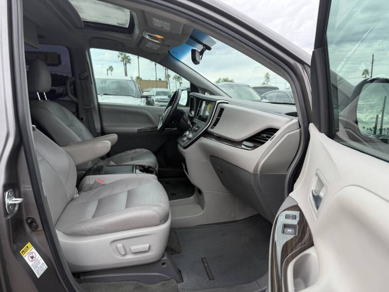 2016 Toyota Sienna XLE Premium 8-Passenger