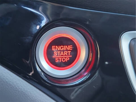 2022 Honda Pilot Touring w/Rear Captain's Chairs