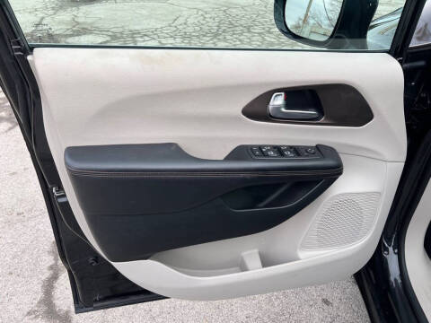 2017 Chrysler Pacifica Touring-L Plus