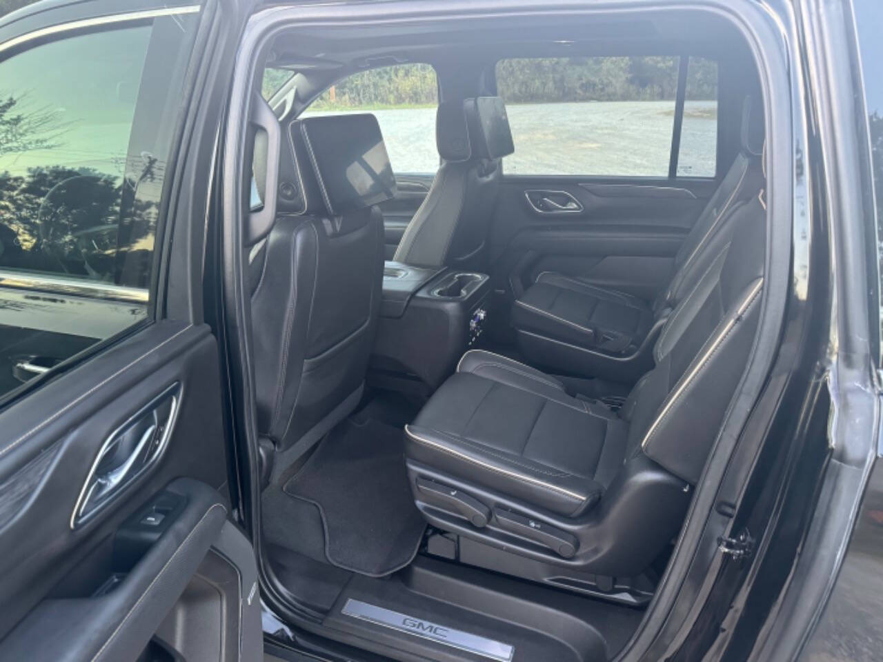 2021 GMC Yukon XL for sale at Guadalupe Auto Sales, LLC. in Jemison, AL