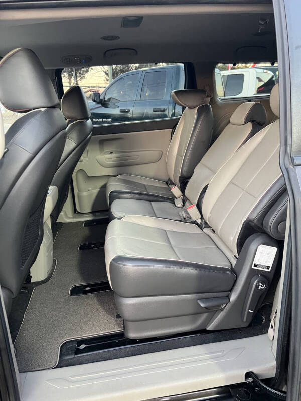 2017 Kia Sedona LX