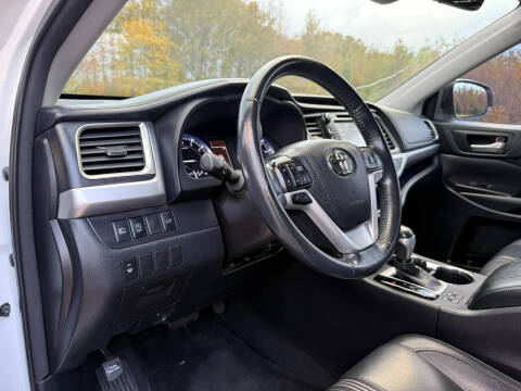 2017 Toyota Highlander SE