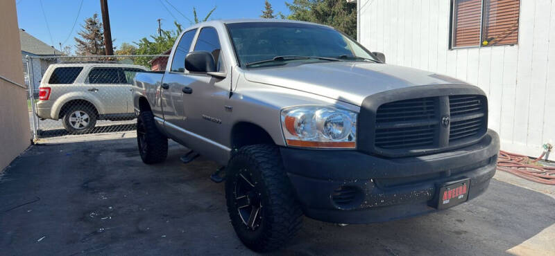 2006 Dodge Ram 1500 Pickup SLT photo 2