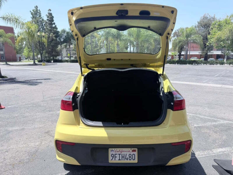 2016 Kia Rio 5-Door LX