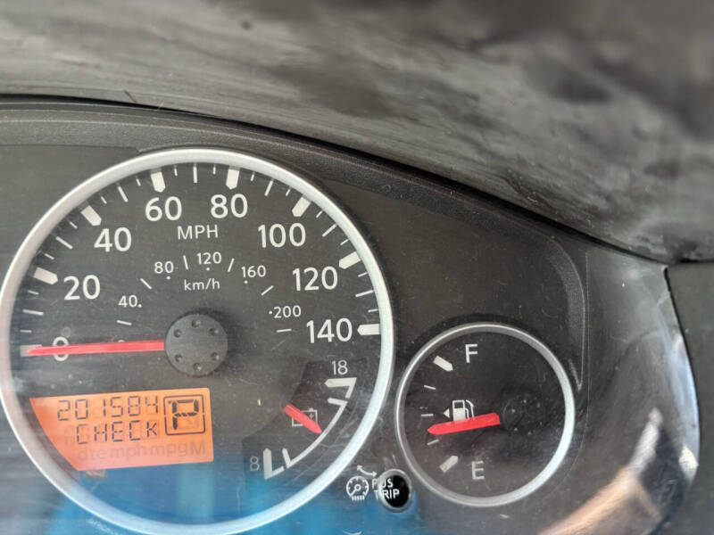 2011 Nissan Pathfinder LE
