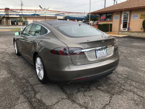 2015 Tesla Model S 70D