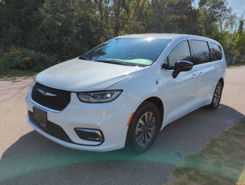 2024 Chrysler Pacifica Plug-In Hybrid Select