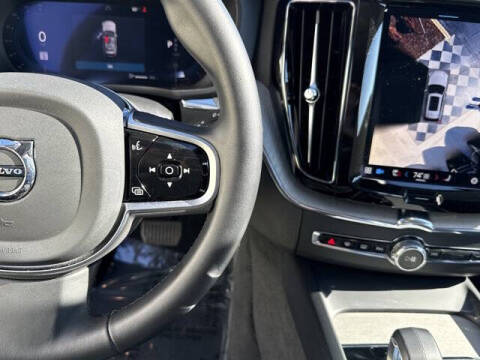 2025 Volvo XC60 B5 Plus Dark Theme