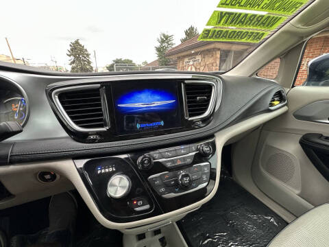 2017 Chrysler Pacifica Hybrid Platinum