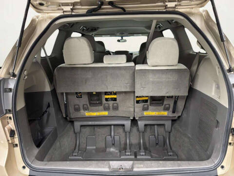 2012 Toyota Sienna LE 8-Passenger