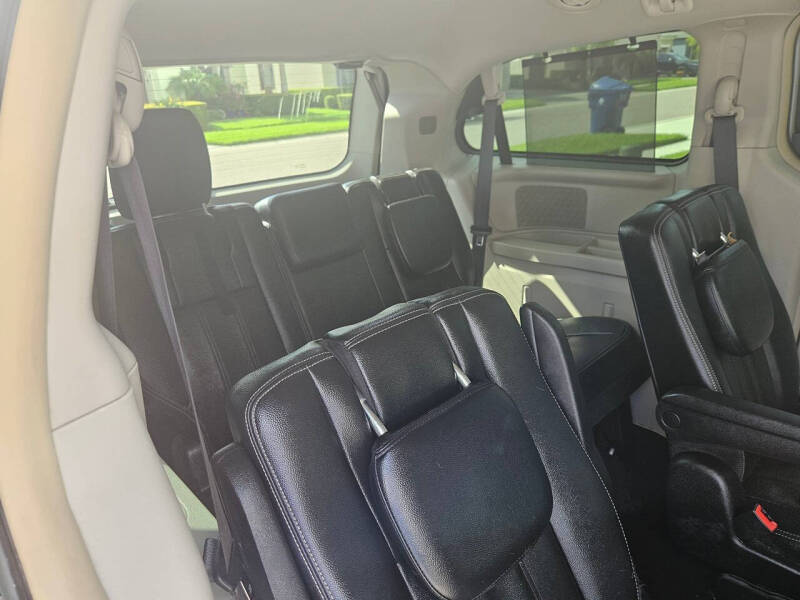 2016 Chrysler Town and Country Touring