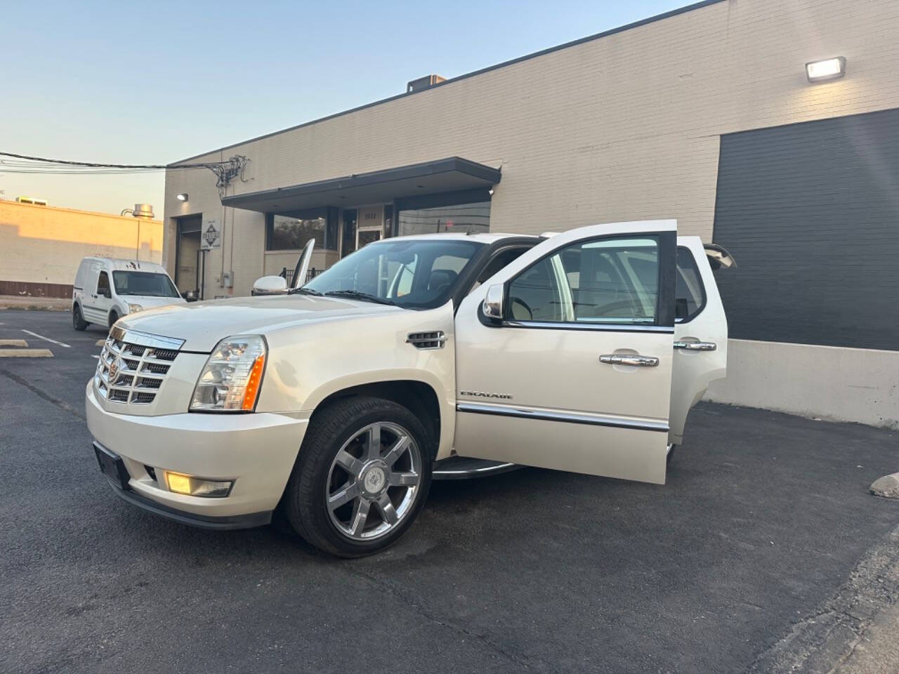 2008 Cadillac Escalade for sale at Sarenco Auto Inc in Dallas, TX