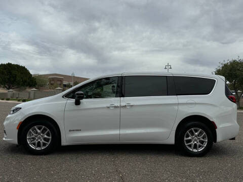 2024 Chrysler Pacifica Touring L