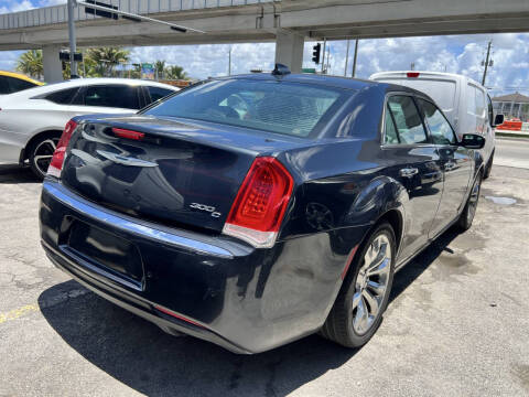 2017 Chrysler 300 C