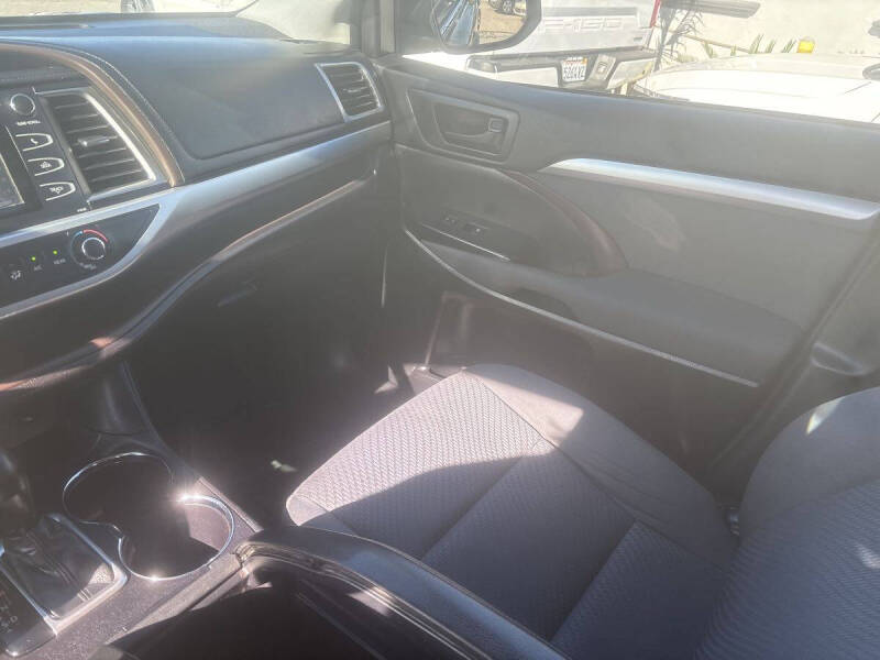 2015 Toyota Highlander LE