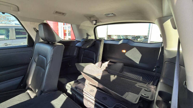 2022 Nissan Pathfinder SL