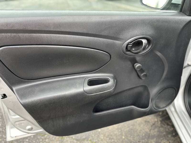 2016 Nissan Versa 1.6 S Plus