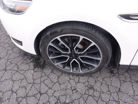 2017 Ford Taurus SEL