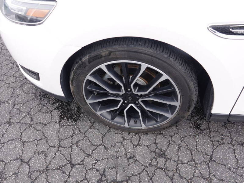 2017 Ford Taurus SEL