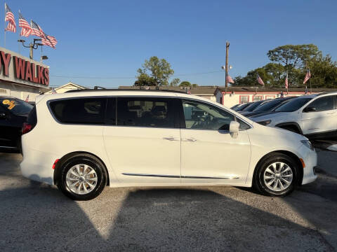 2017 Chrysler Pacifica Touring Plus