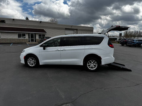 2025 Chrysler Pacifica Select