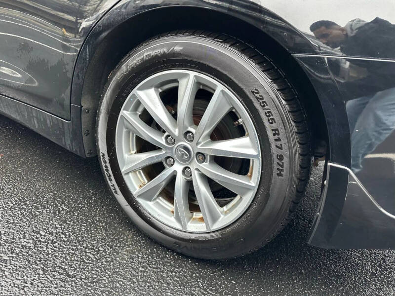 2015 Infiniti Q50 Premium