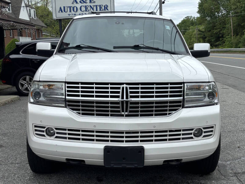 2011 Lincoln Navigator Base photo 2