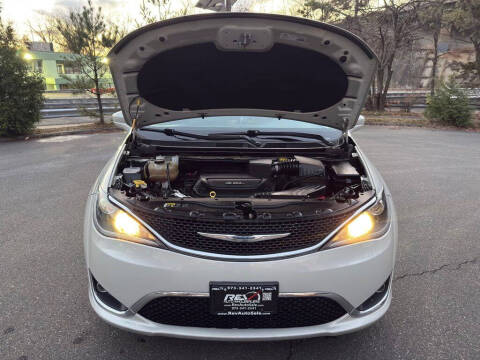 2017 Chrysler Pacifica Touring-L Plus