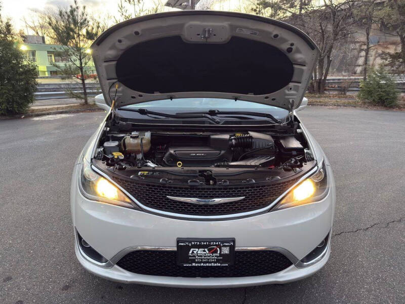 2017 Chrysler Pacifica Touring-L Plus