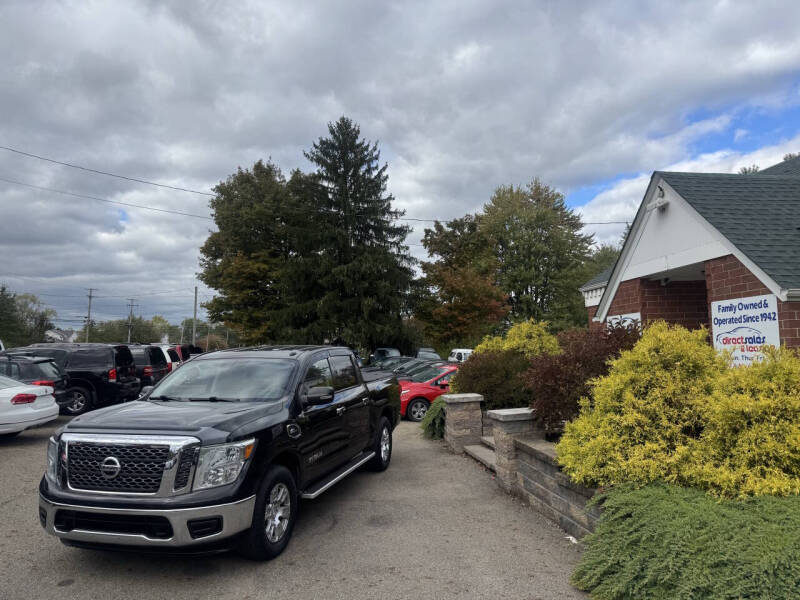 2017 Nissan Titan SV's photo
