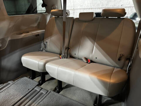 2013 Toyota Sienna XLE 8-Passenger