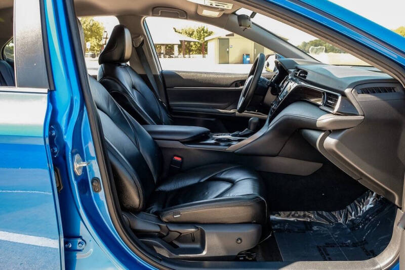 2020 Toyota Camry Hybrid LE