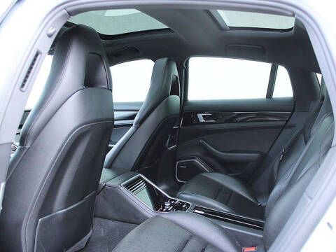 2018 Porsche Panamera 4