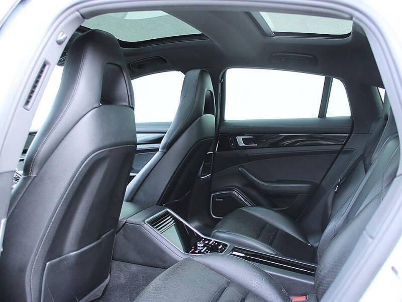 2018 Porsche Panamera 4