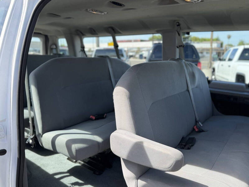 2012 Ford E-Series E-350 SD XLT