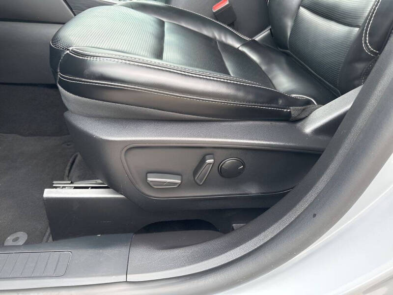 2025 Ford Escape Platinum
