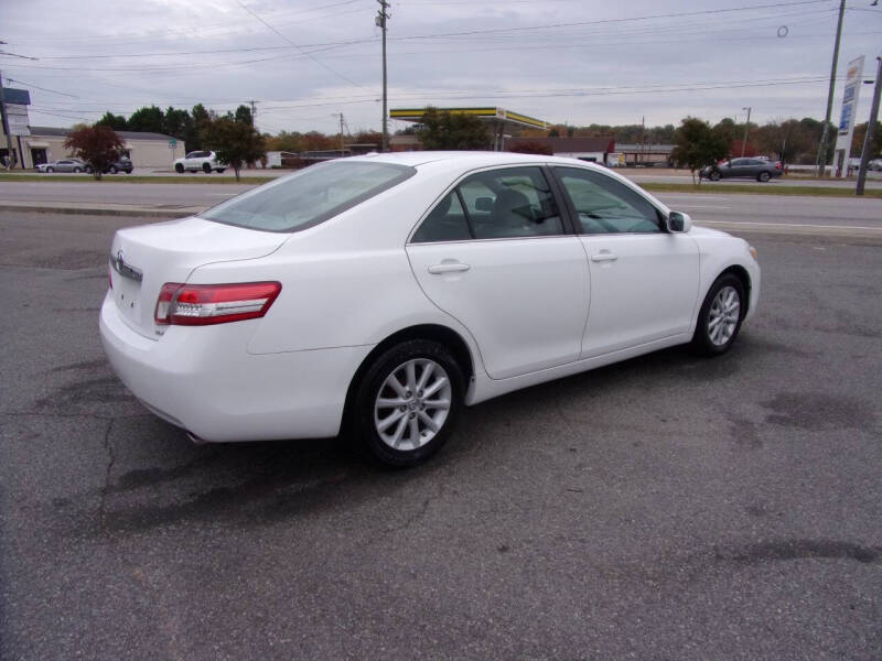 2010 Toyota Camry XLE photo 6