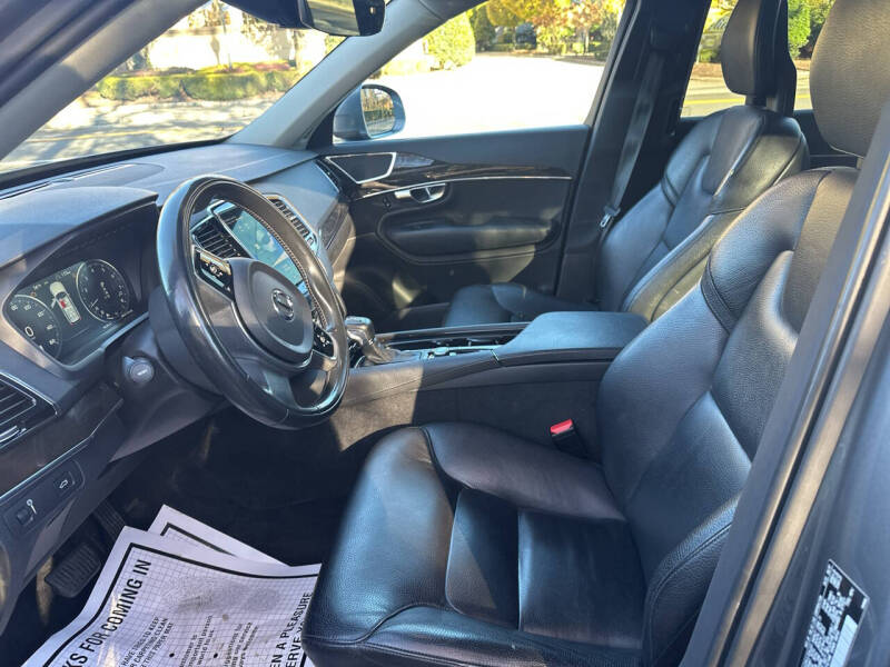 2018 Volvo XC90 T6 Momentum